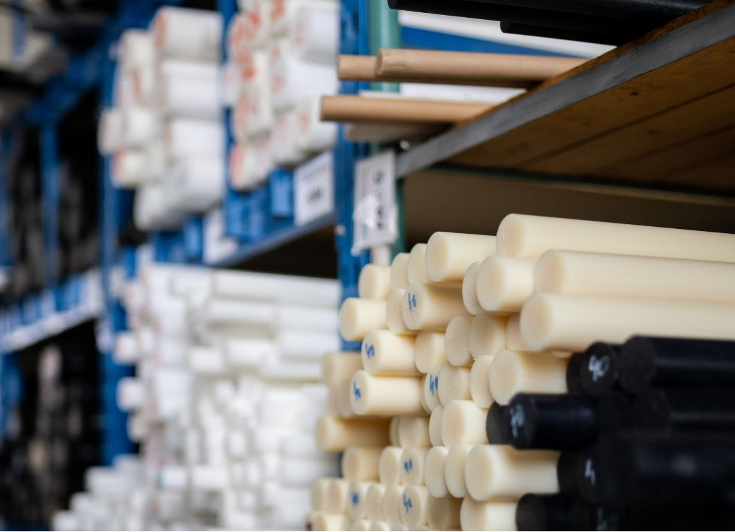 TEN ART, spol. s r.o., Husova ulice, Příbram – sklad a prodejna technických plastů.